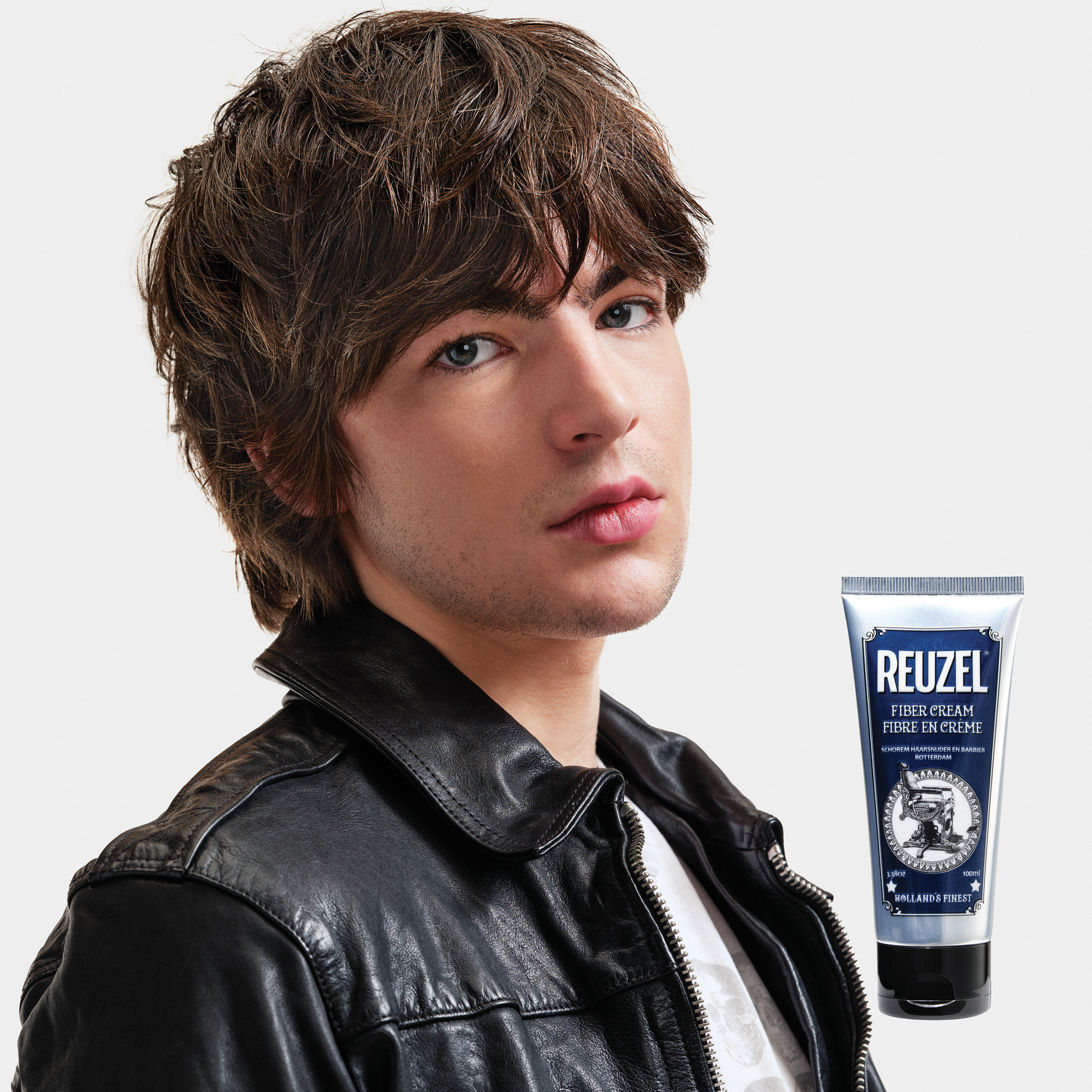 Reuzel Deutschland Fiber Cream for hair styling, showing a jar of thick fiber cream with a white label and black lid.