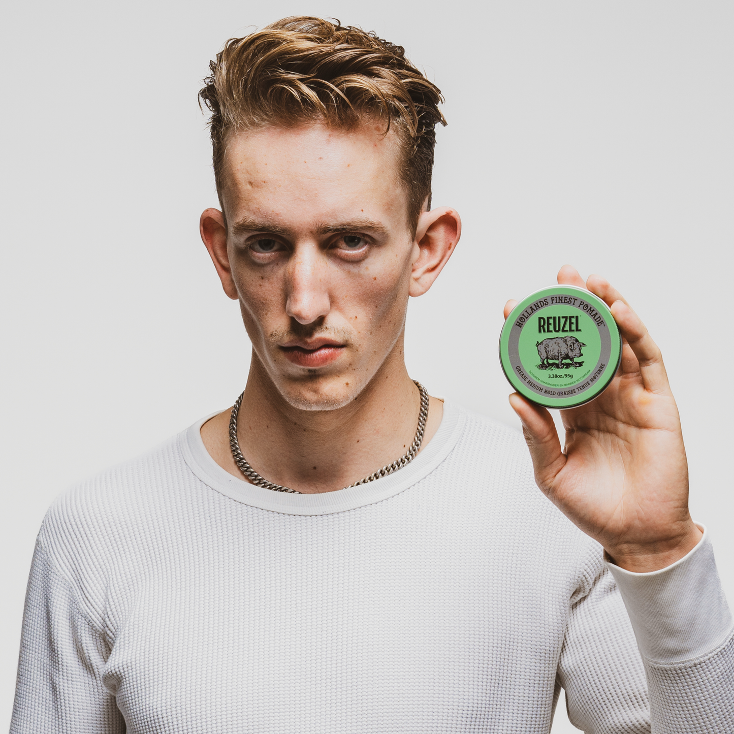 Reuzel Green Pomade jar with green label, showing a classic pomade product for styling hair from Reuzel Deutschland