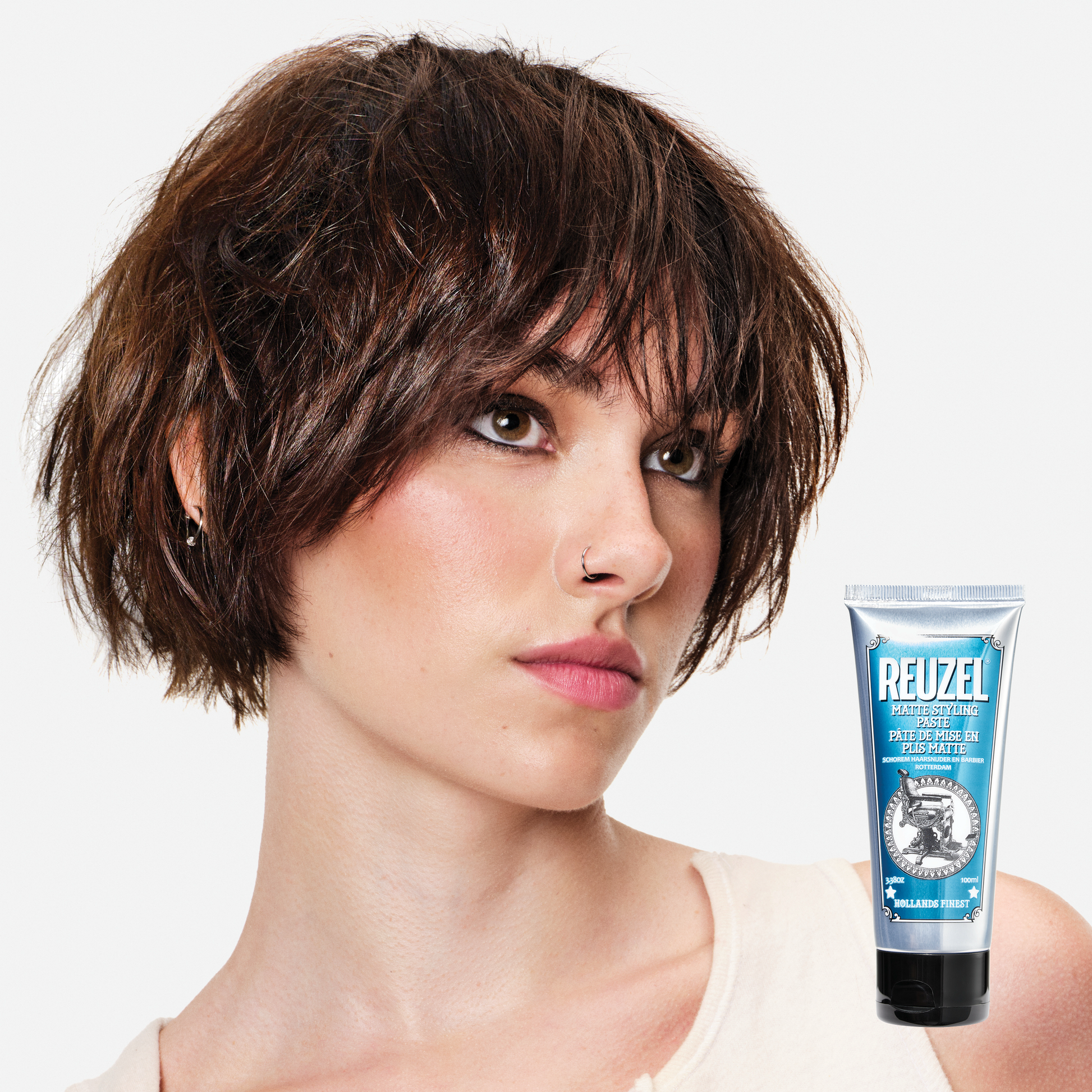 Reuzel Deutschland grooming cream for hair styling, showing a jar of grooming cream with a black lid and label.