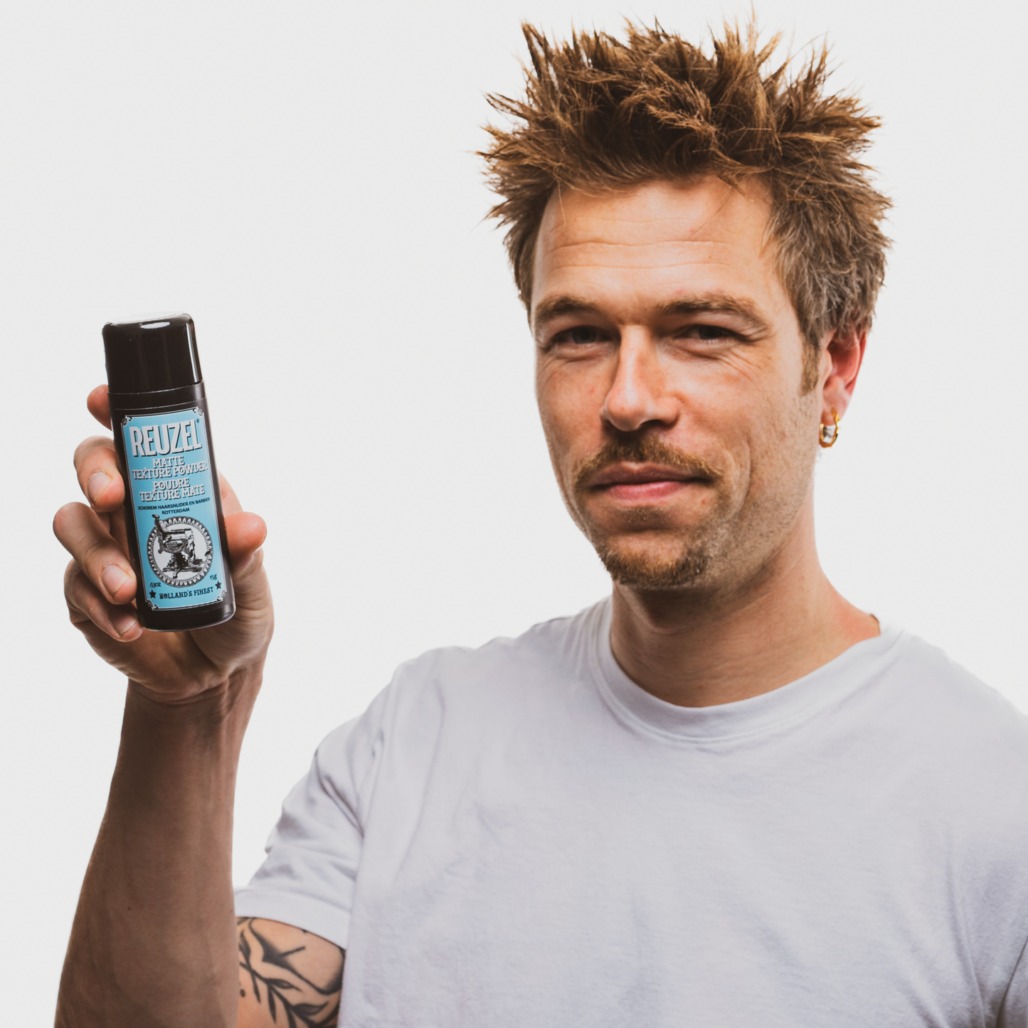 Reuzel Deutschland matte texture powder for hair styling, showing the product container with the powder inside on a white background.