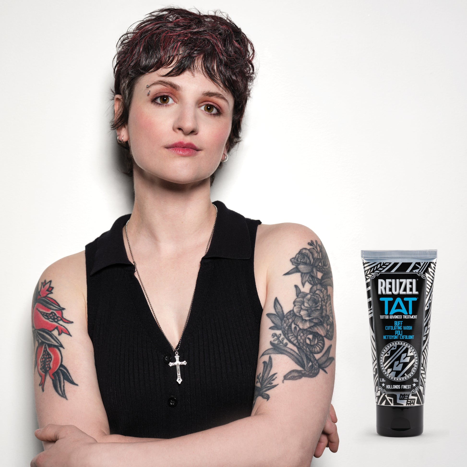 Reuzel Deutschland Buff Exfoliating Wash for tattoo aftercare, showing a bottle with a pump dispenser and label.