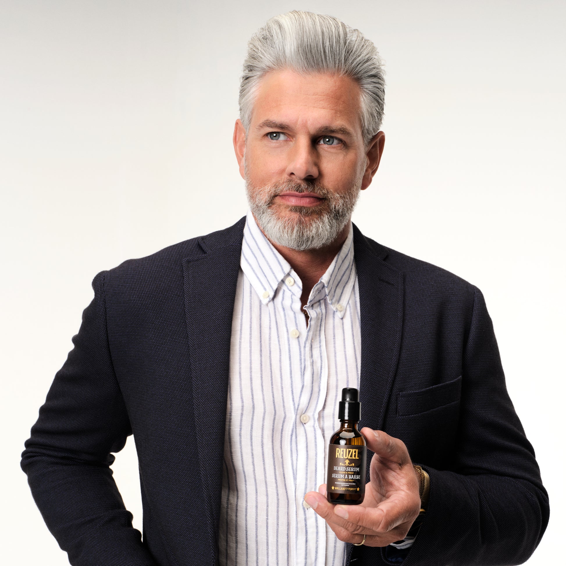 Reuzel Deutschland Clean & Fresh Beard Serum bottle with dropper, beard care product in a clear glass container.