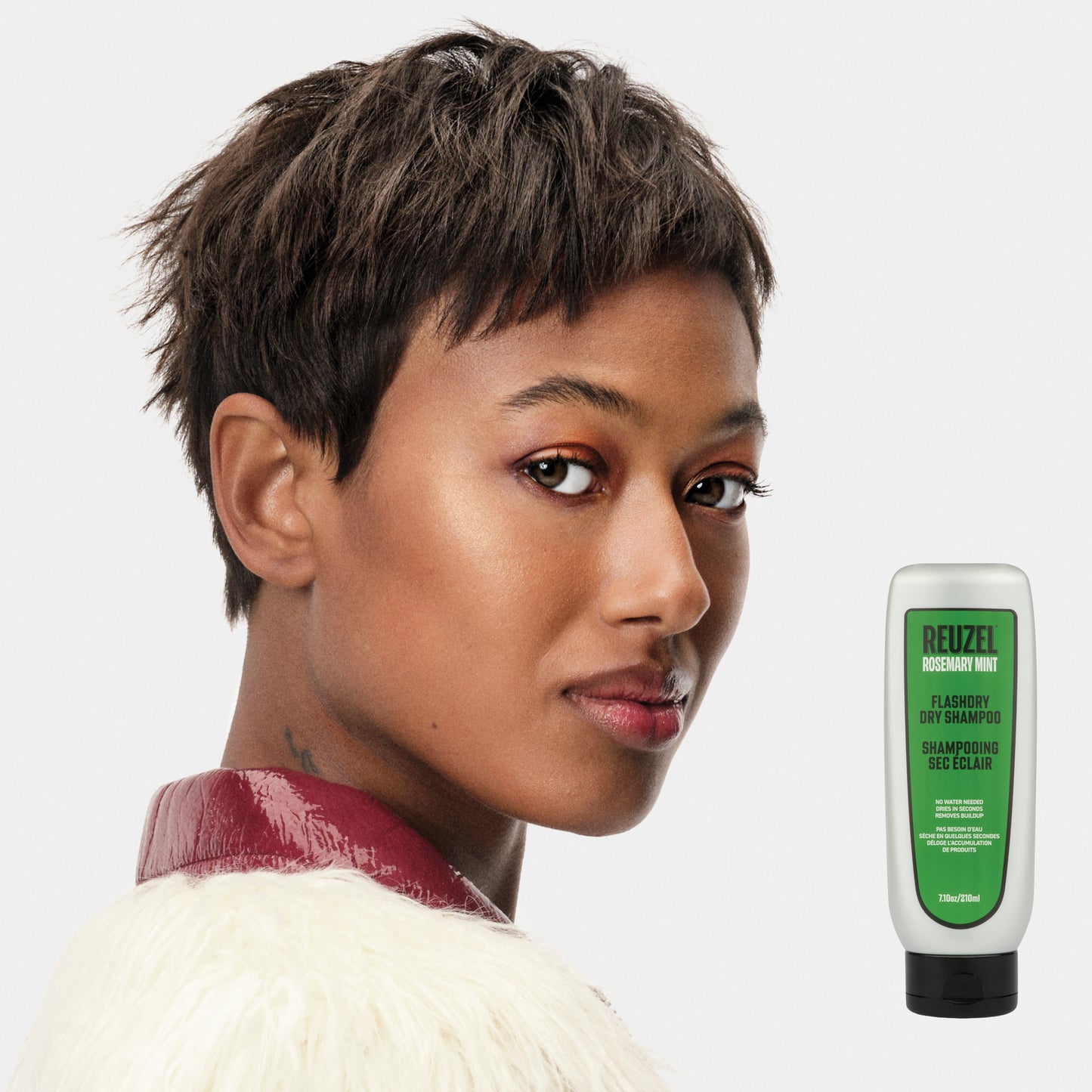 Reuzel Deutschland FLASHDRY dry shampoo bottle, lightweight and easy to use for quick hair refresh and oil absorption.