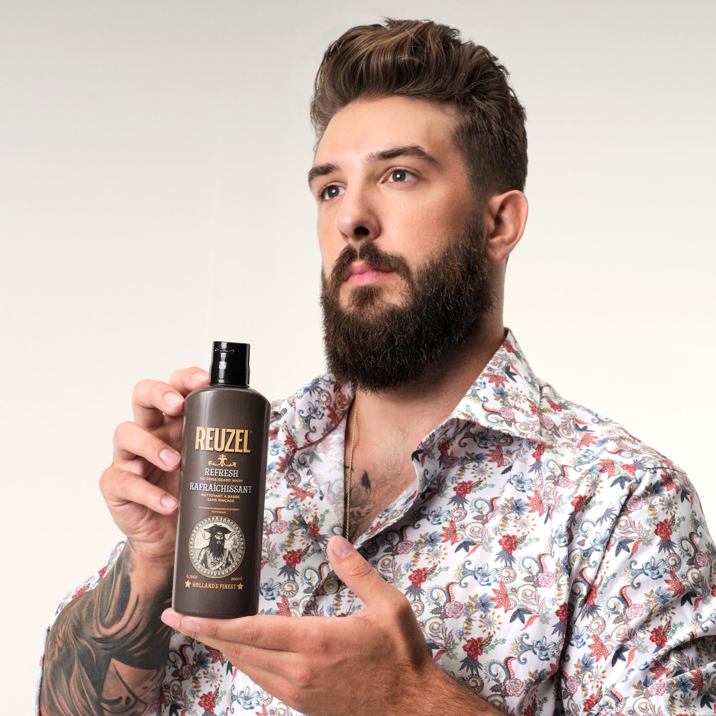 Reuzel Deutschland Refresh No Rinse Beard Wash in a bottle, designed for clean, refreshed beard grooming.