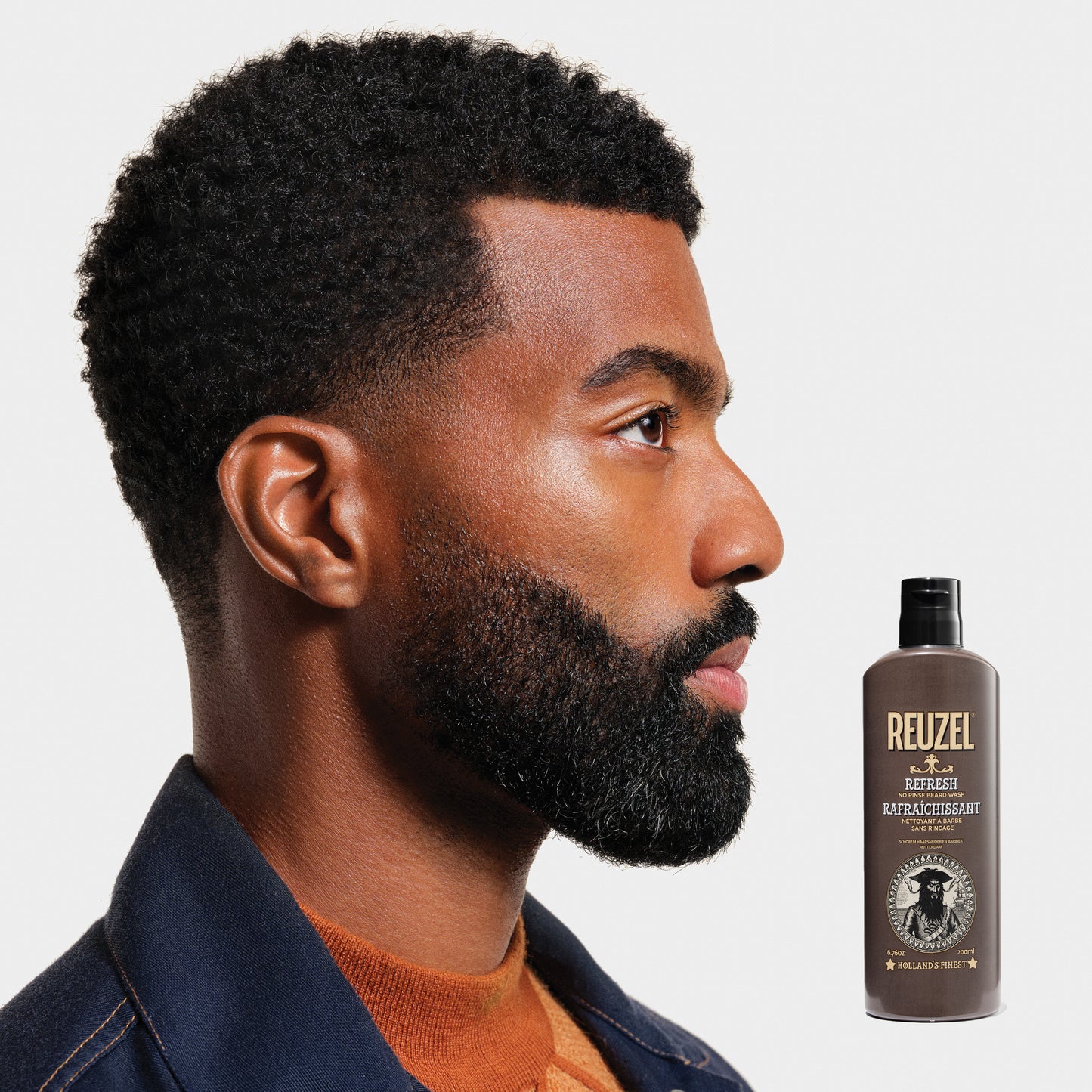 Reuzel Deutschland Refresh No Rinse Beard Wash in a bottle, designed for cleansing and refreshing beards.