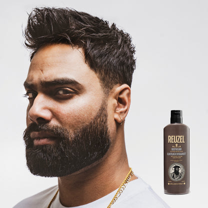 Reuzel Deutschland Refresh No Rinse Beard Wash bottle with label, designed for cleaning and refreshing facial hair.